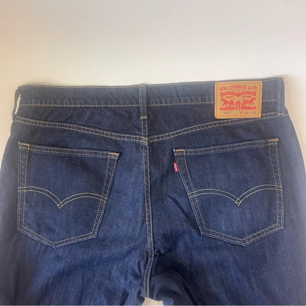 Men’s Dark Blue Levi’s Jeans Size 36 x 32